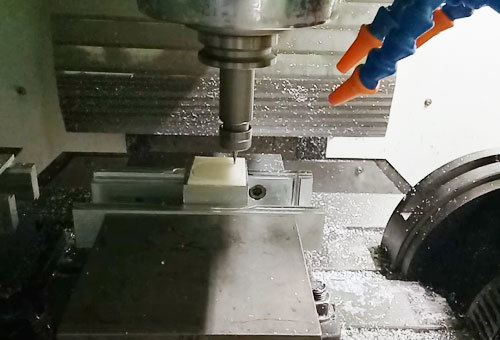 Plastic CNC milling working process